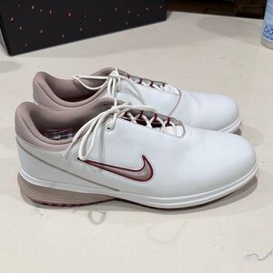 Nike Victory Tour 4 Golf Shoes in White/Taupe Grey/Black/Team Red